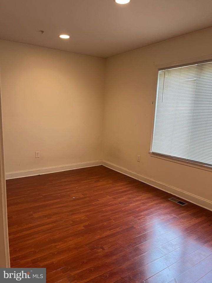 1933 Cecil B Moore Ave Apt 3r #3R - Photo 7 of 7