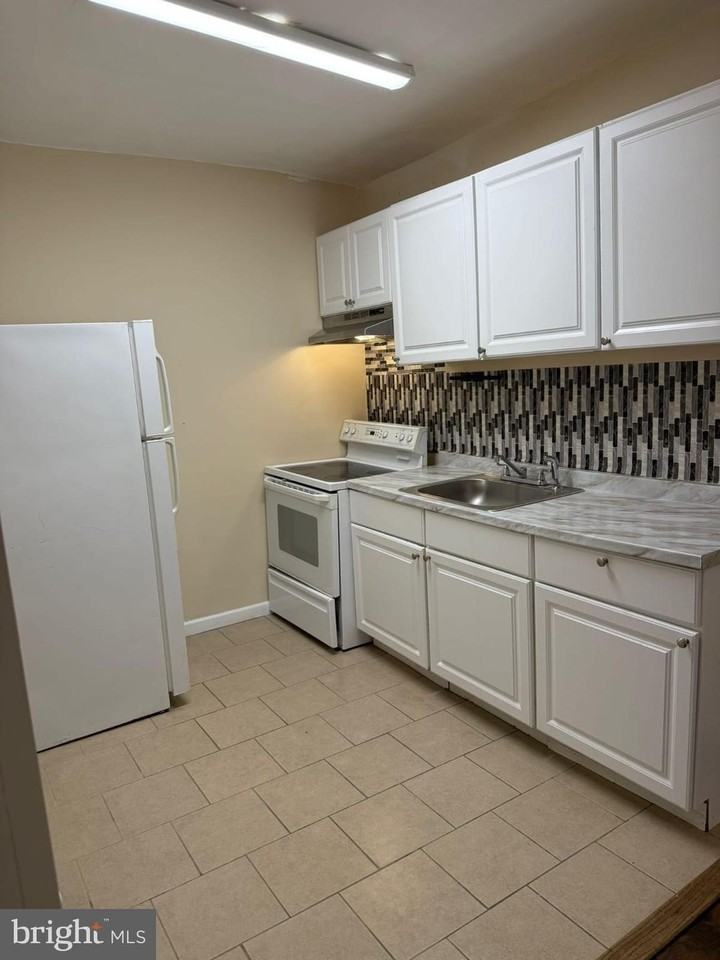 5677 Diamond St - Photo 4 of 7