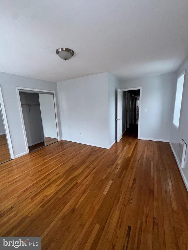 230 E Haines St Apt 2nd #2ndFL - Photo 4 of 13