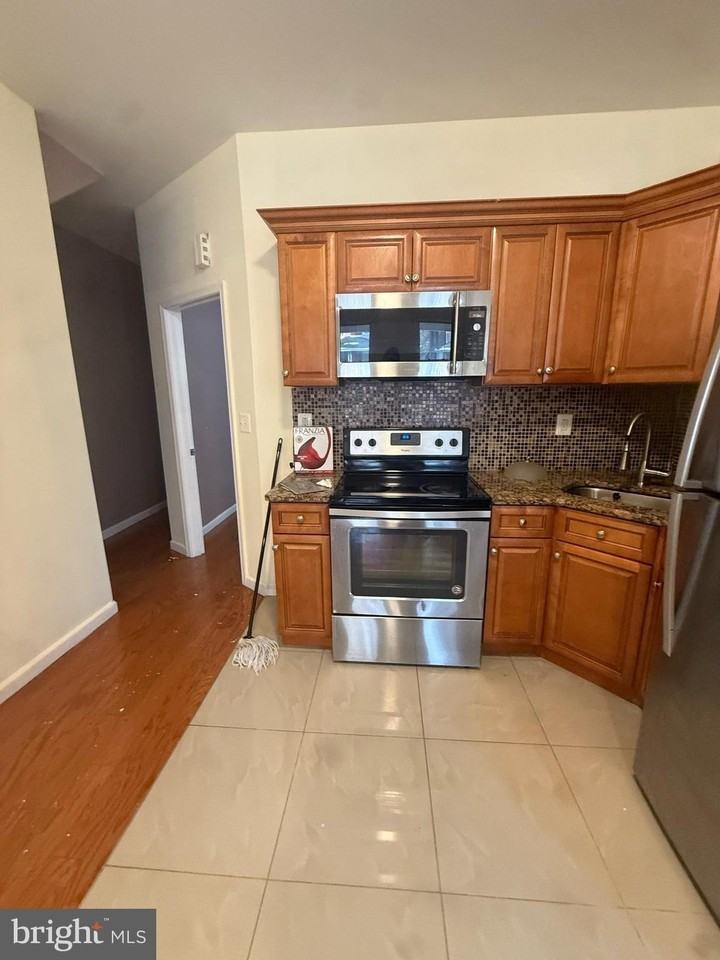 4917 N 12th St 1st Fl #1stFL - Photo 2 of 5