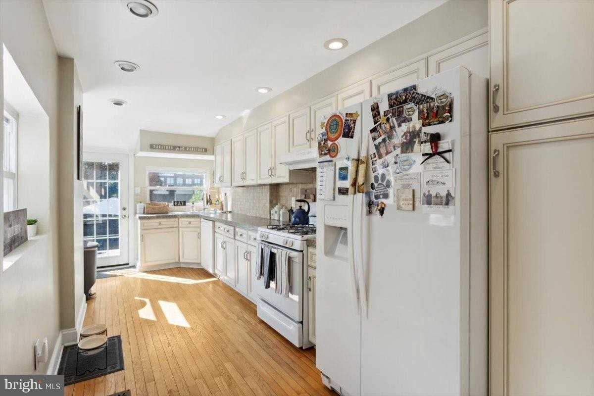 214 Ripka St - Photo 6 of 15