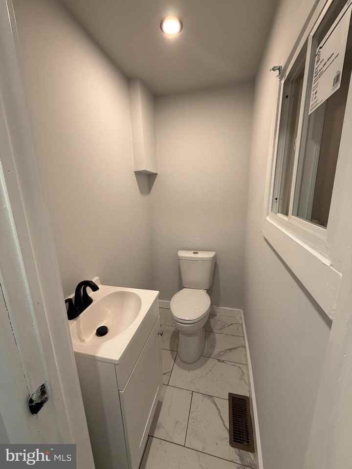 1924 N Taylor St - Photo 4 of 8