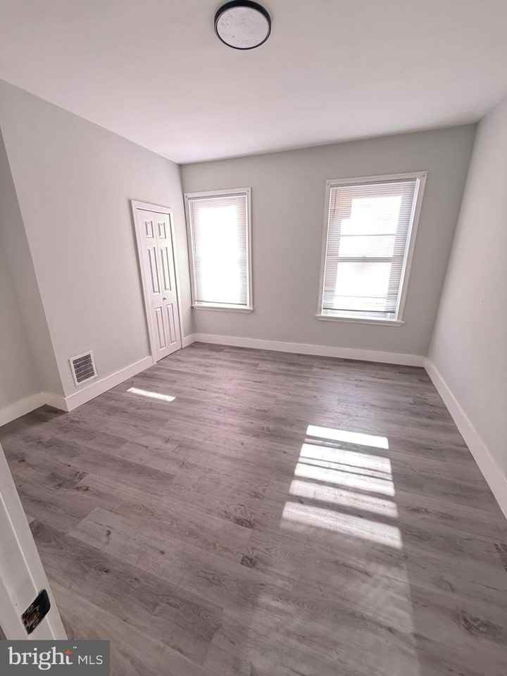 1924 N Taylor St - Photo 7 of 8