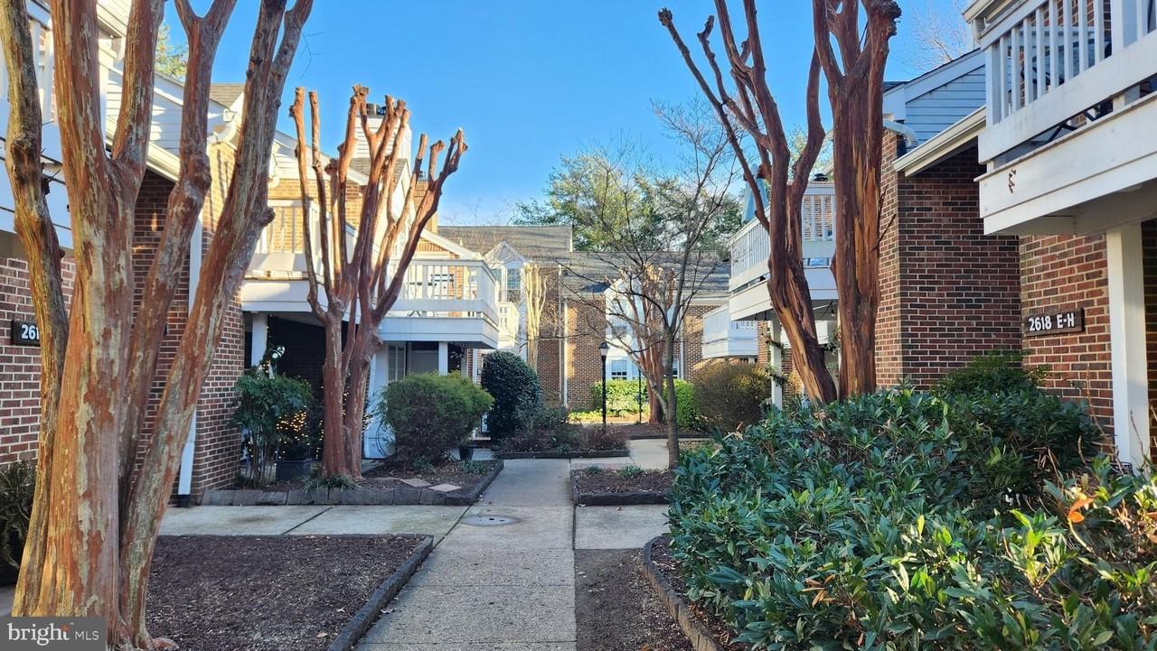 2618D S Arlington Mill Dr Unit 4 #4 - Photo 2 of 14