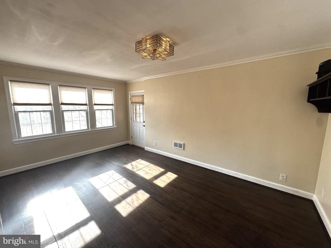 626 S Irving St - Photo 3 of 37