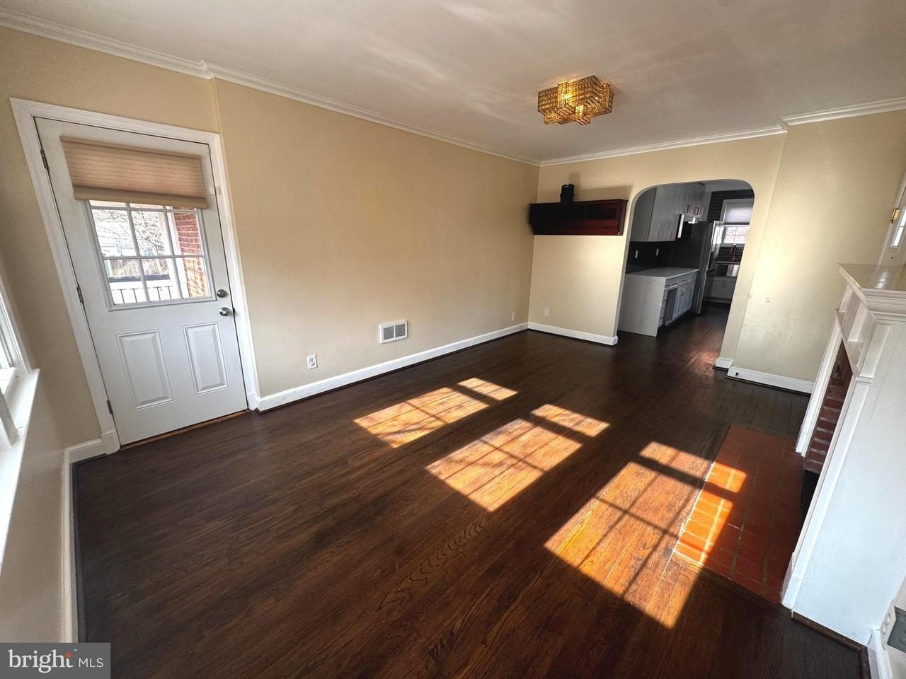 626 S Irving St - Photo 5 of 37