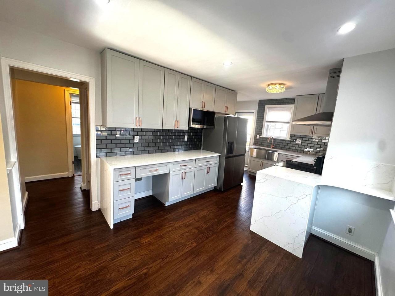 626 S Irving St - Photo 6 of 37