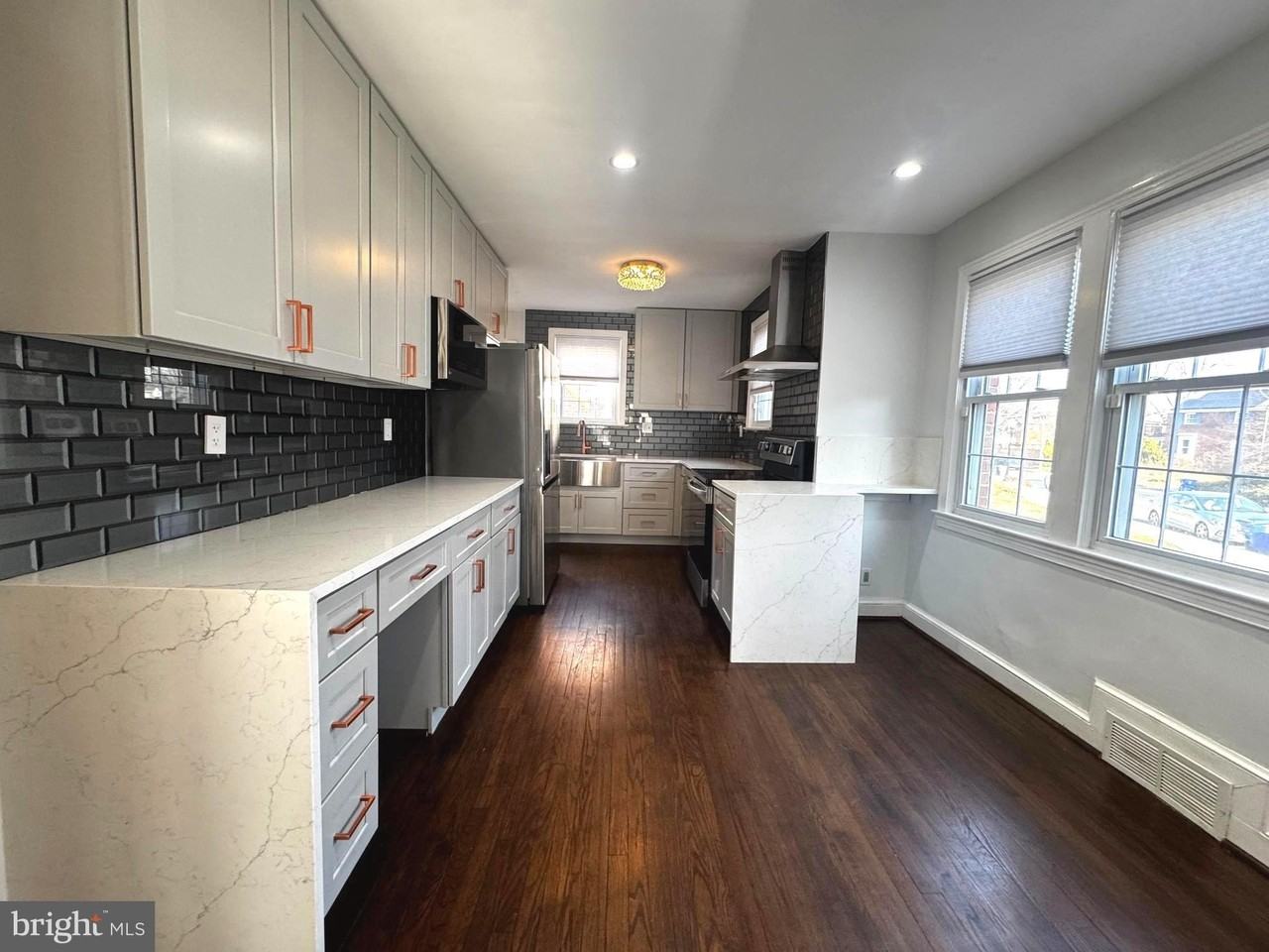 626 S Irving St - Photo 7 of 37