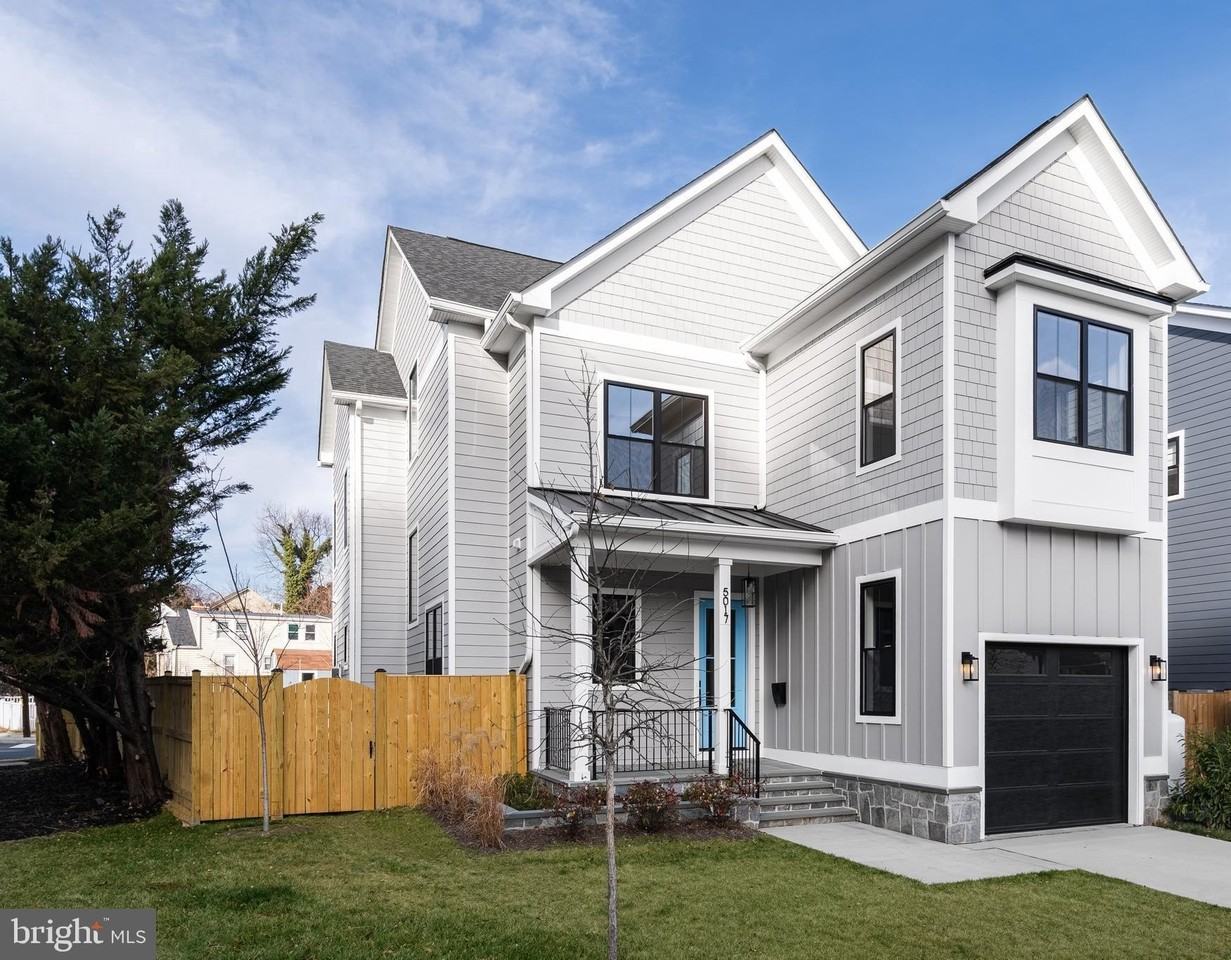 5017 17th St N - Photo 2 of 50