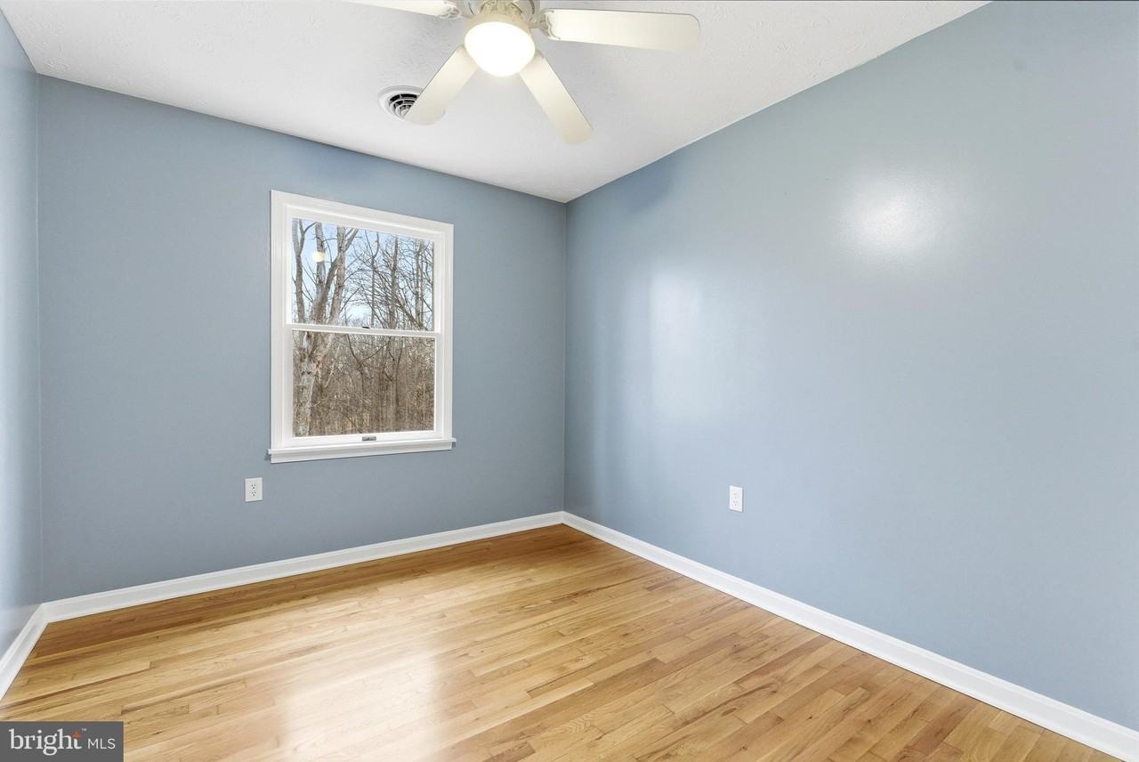 122 Stuart Dr - Photo 7 of 13