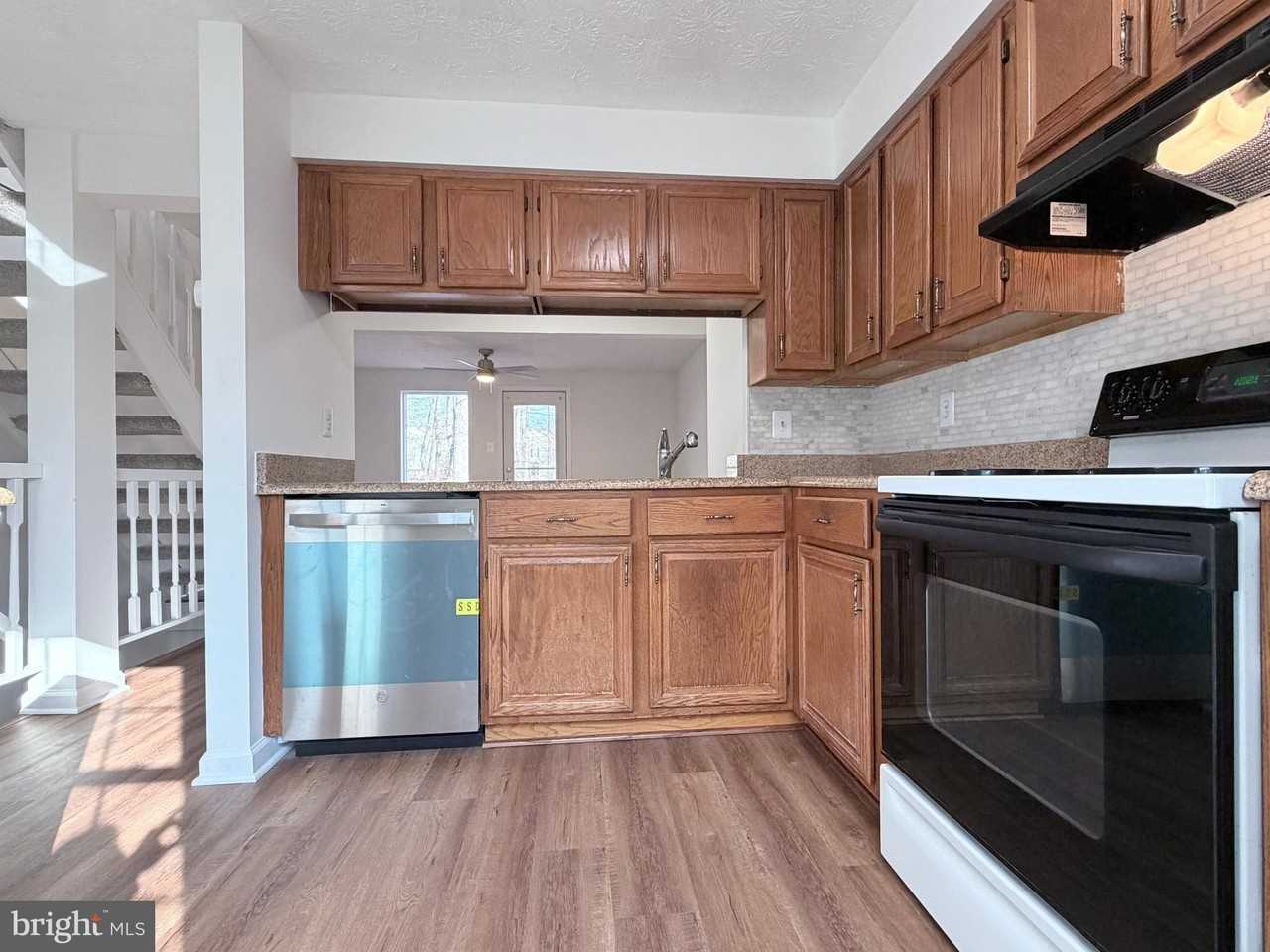 13624 Forest Pond Ct - Photo 2 of 42