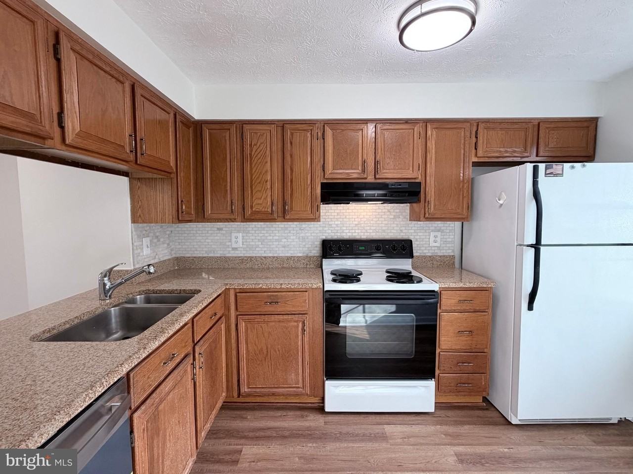 13624 Forest Pond Ct - Photo 5 of 42