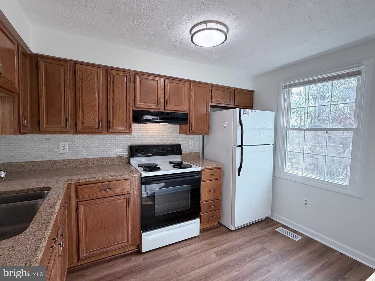 13624 Forest Pond Ct - Photo 6 of 42