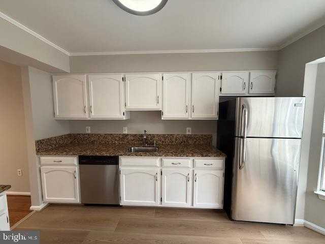 7814 Solomon Seal Dr - Photo 7 of 47