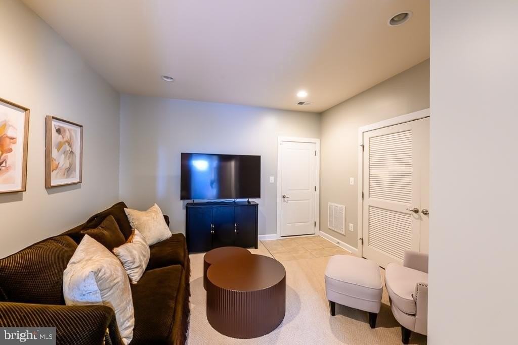 20649 Duxbury Ter - Photo 4 of 41