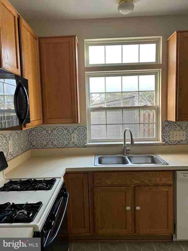 21076 Bitterroot Ter - Photo 3 of 39