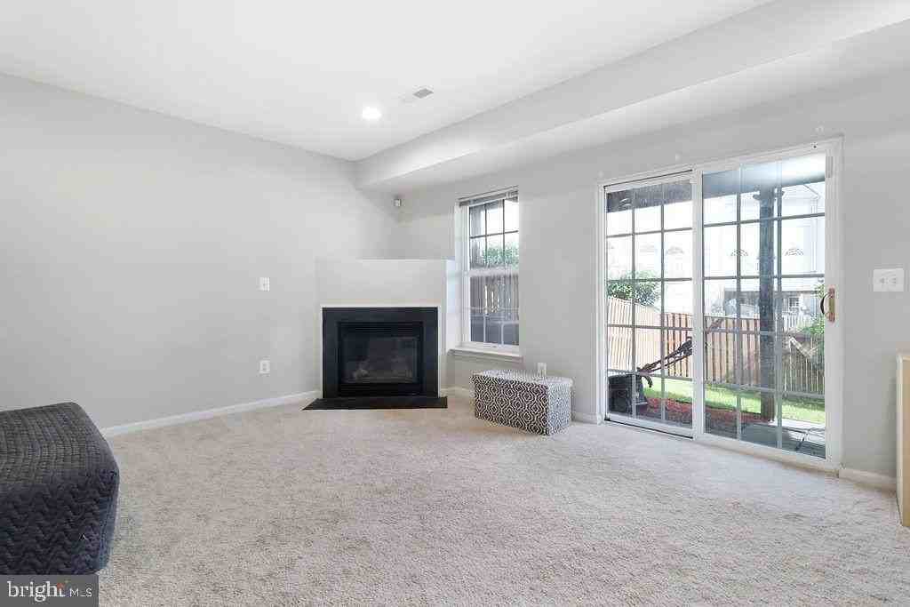 42754 Montevista Sq - Photo 5 of 35