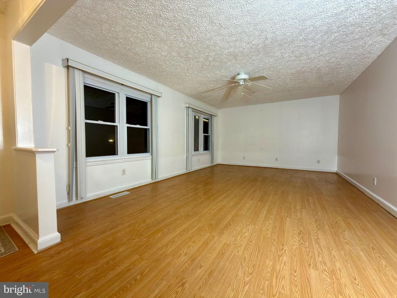 905 W Poplar Rd - Photo 5 of 50