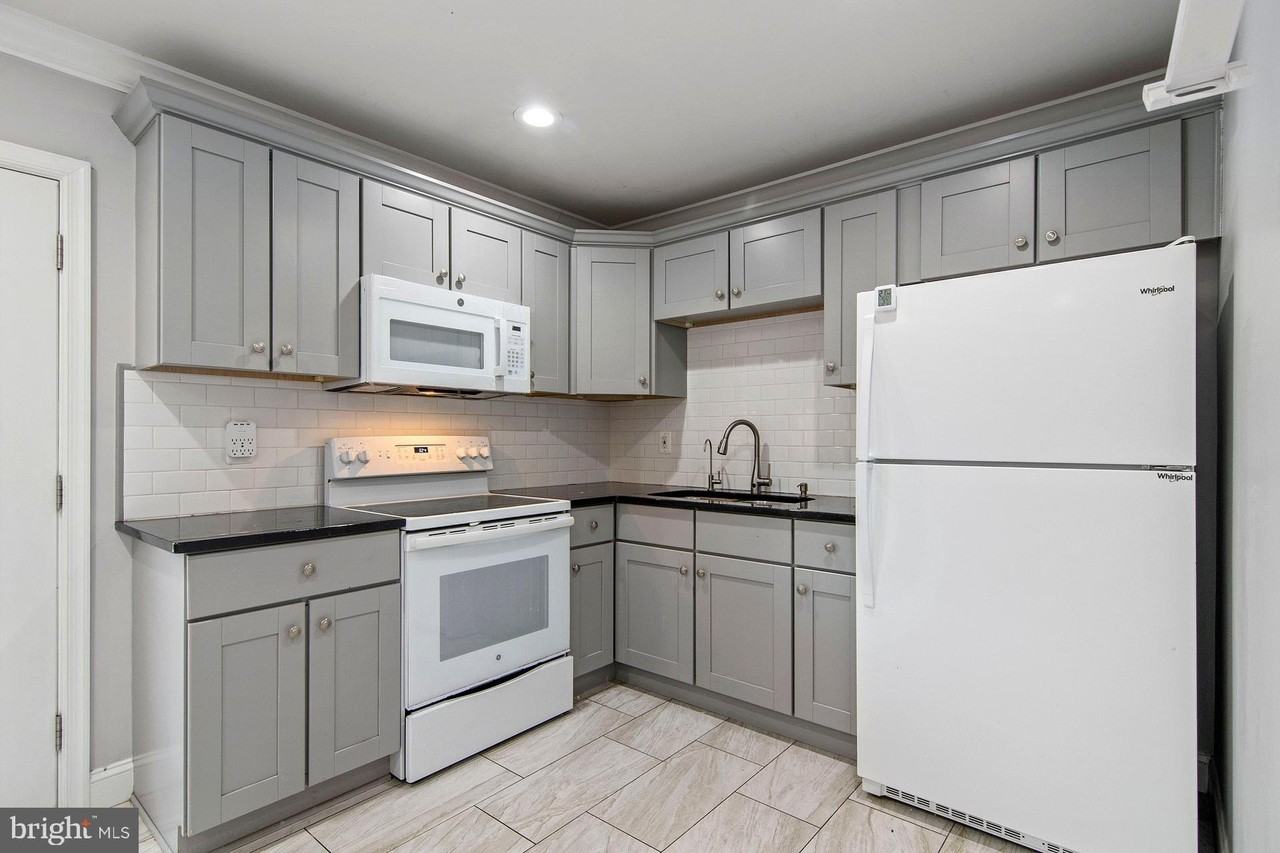 9838 Town Ln - Photo 3 of 17