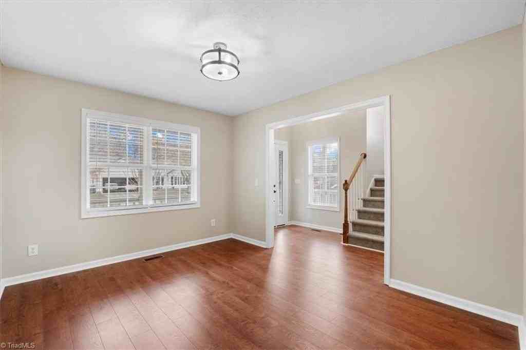 3103 Bannock Ln - Photo 5 of 33