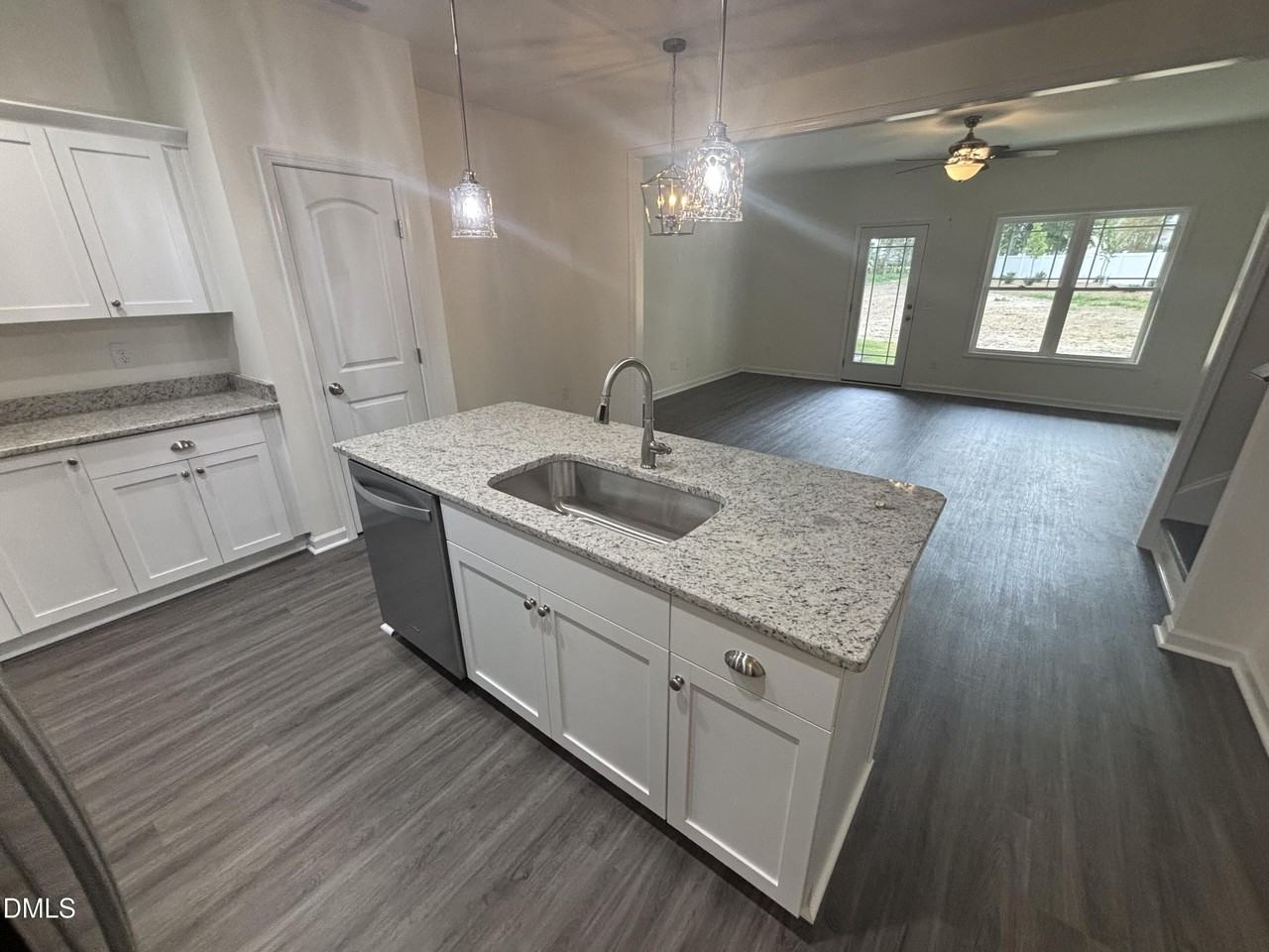 610 S Blackmon St - Photo 2 of 24