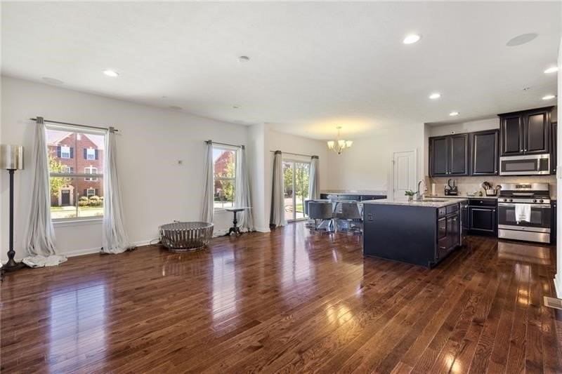 2020 Connecticut Ln - Photo 3 of 23