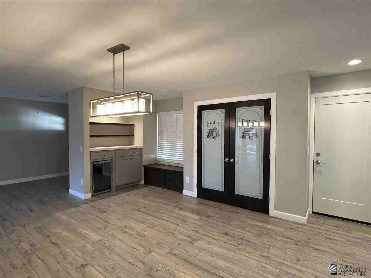 1181 S Hereford Ave - Photo 6 of 38