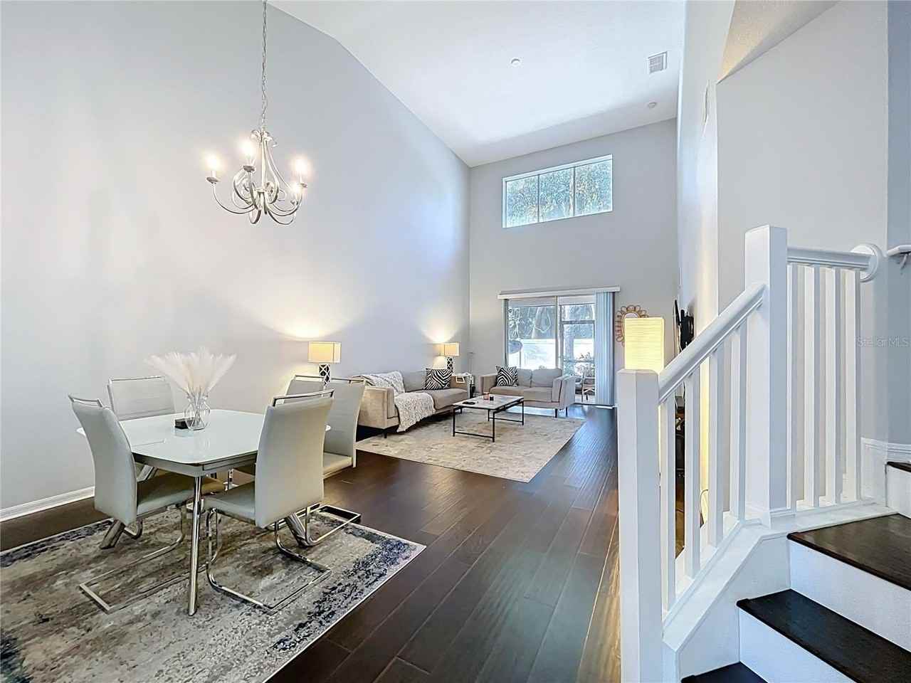 186 Chippendale Ter - Photo 5 of 45