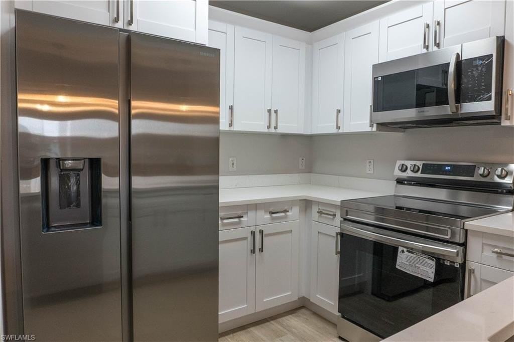 8234 Key Royal Cir Apt 523 #523 - Photo 3 of 20