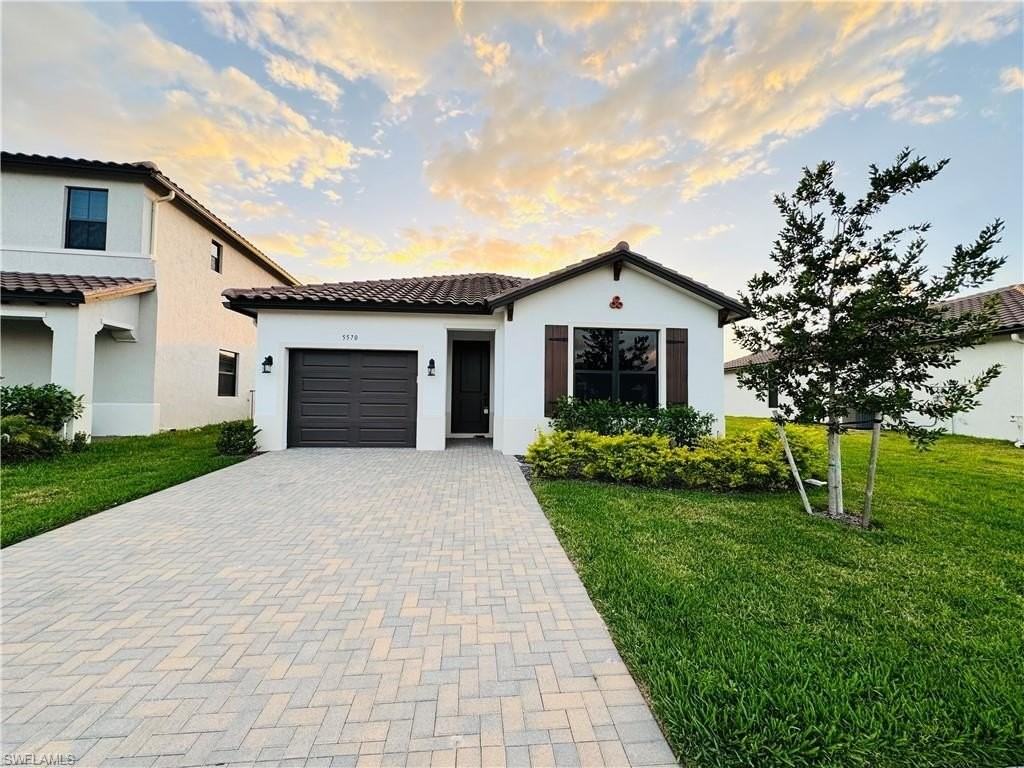 5570 Cassidy Ln - Photo 2 of 31