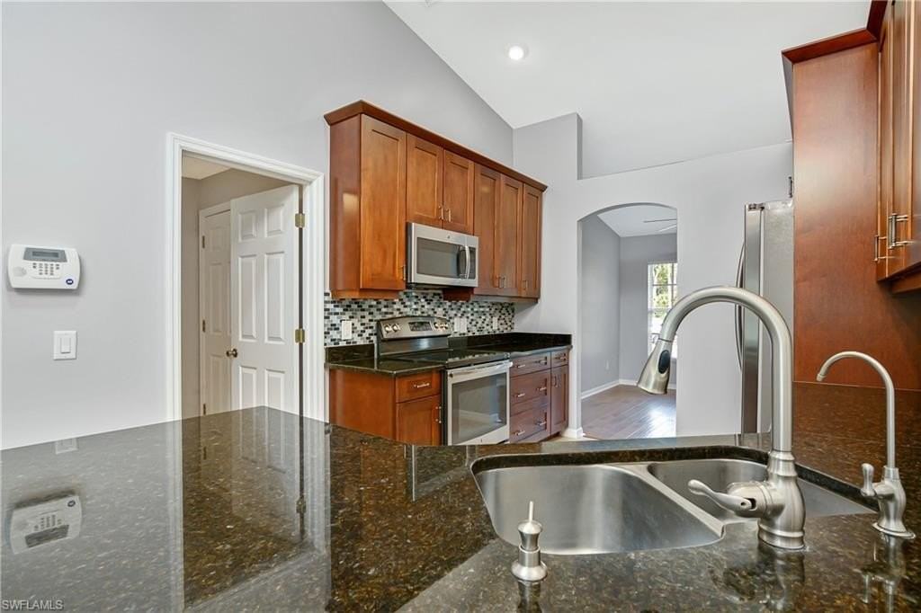 460 14th Ave Ne - Photo 2 of 11