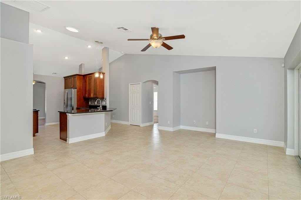 460 14th Ave Ne - Photo 4 of 11