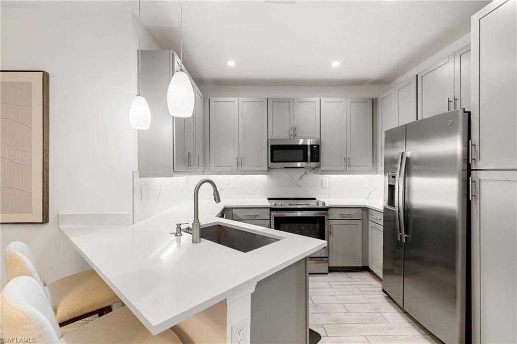 7622 Rockefeller Dr - Photo 4 of 35