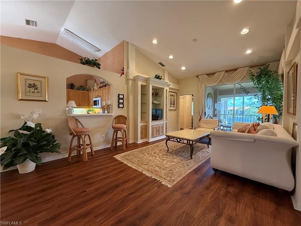 6580 Huntington Lakes Cir Apt 202 #202 - Photo 5 of 20