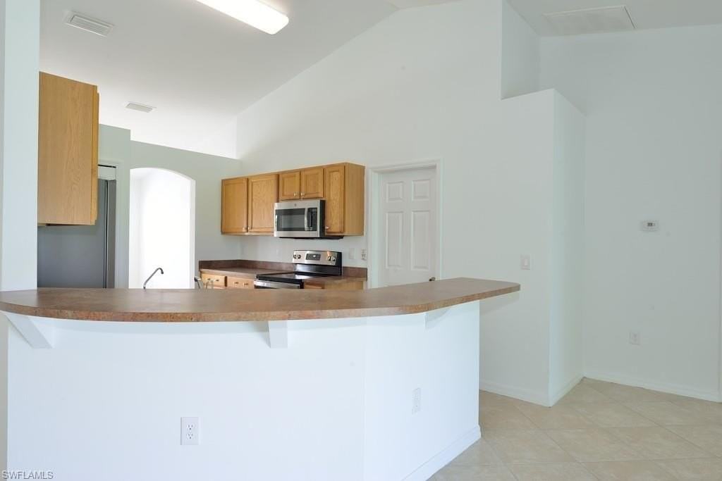 343 Ne 10th St - Photo 6 of 15