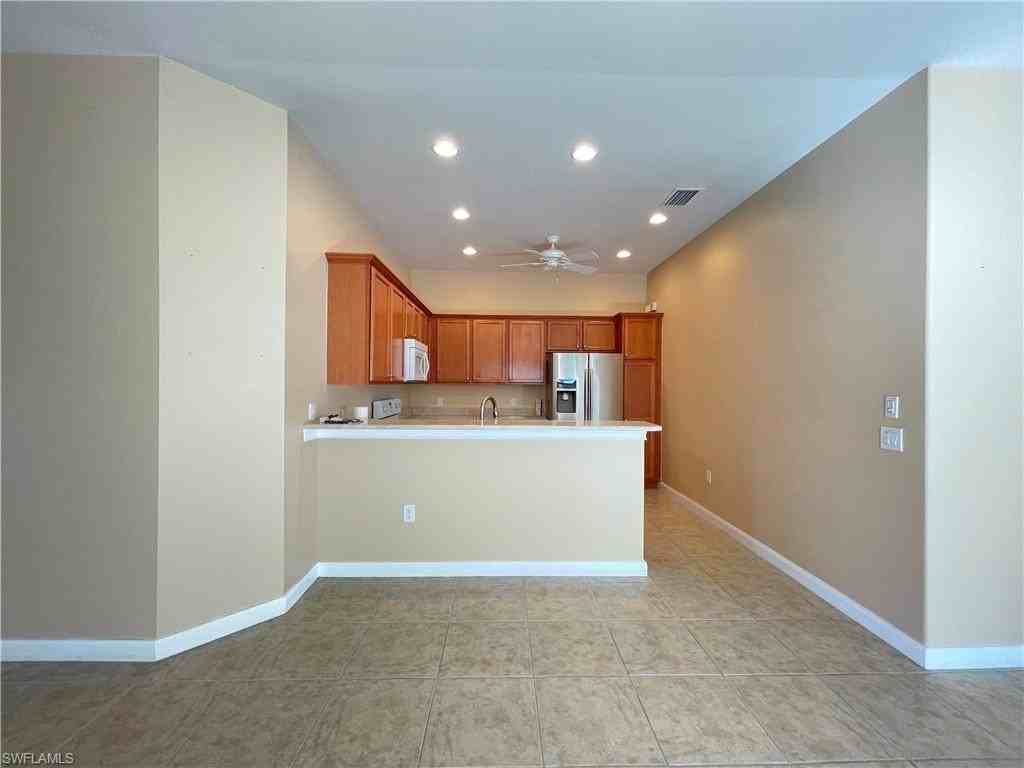 8642 Genova Ct - Photo 5 of 39