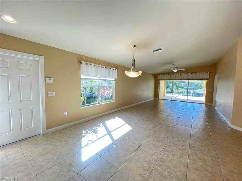 8642 Genova Ct - Photo 7 of 39