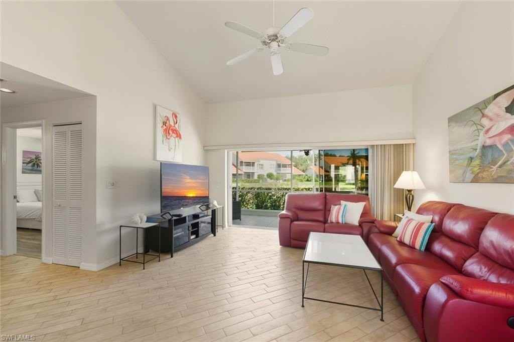 636 Windsor Sq Apt 102 #102 - Photo 4 of 33