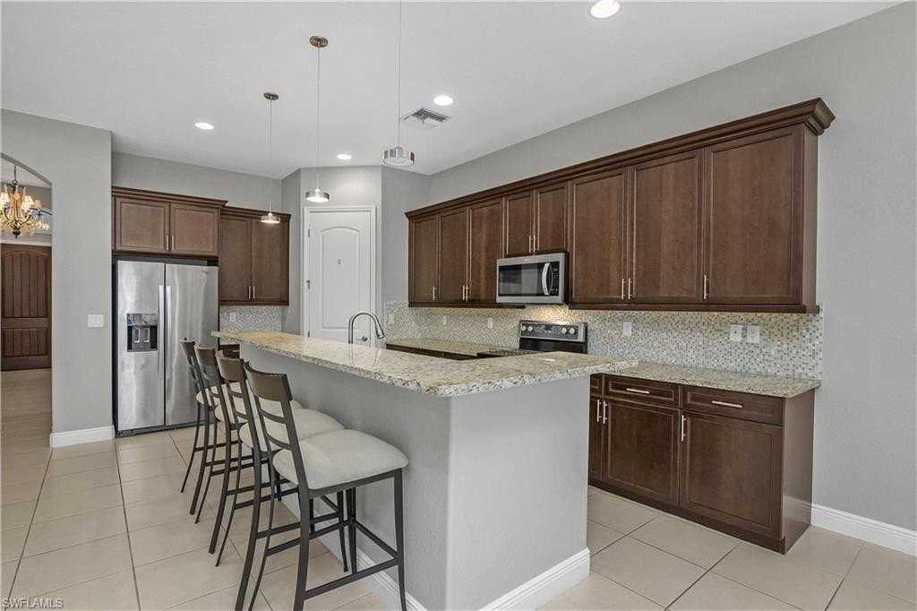 1558 Serrano Cir - Photo 6 of 31