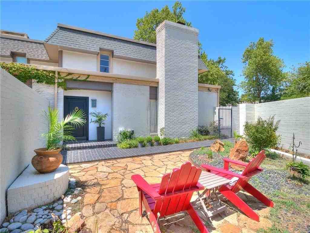 6233 Diane Dr - Photo 3 of 36