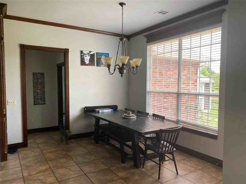 9404 Emily Ln - Photo 6 of 11