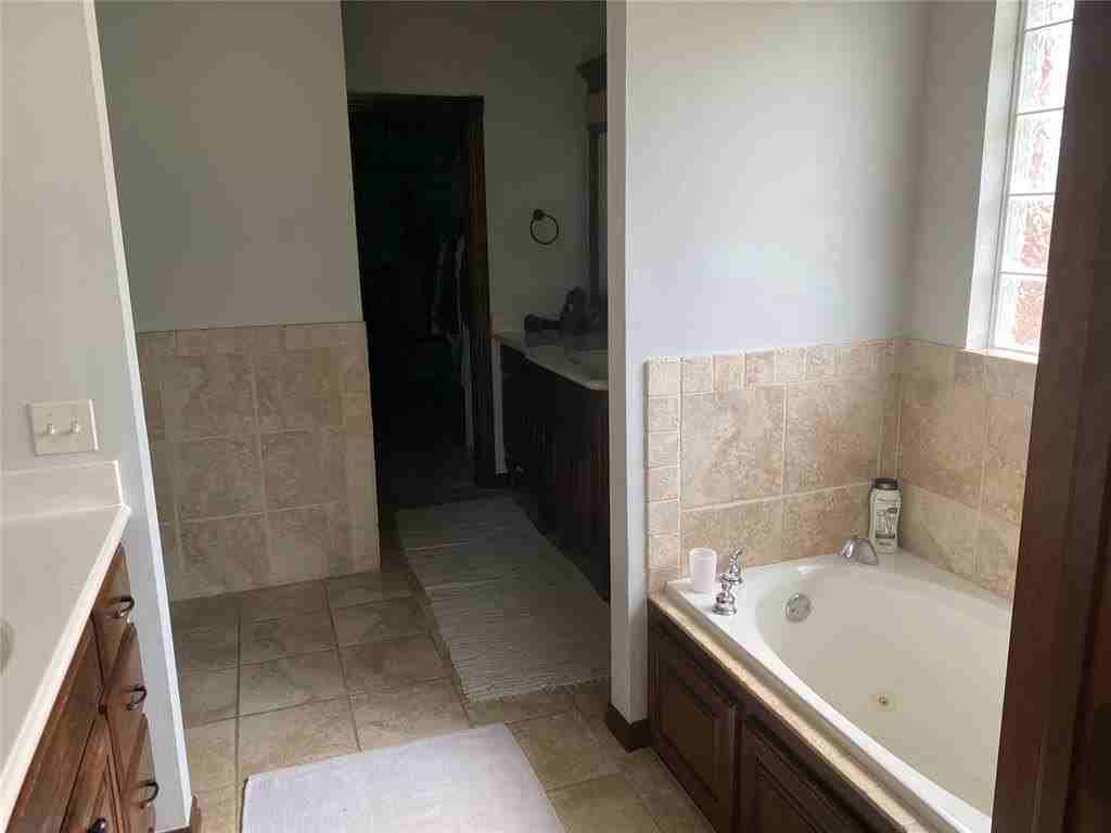 9404 Emily Ln - Photo 7 of 11