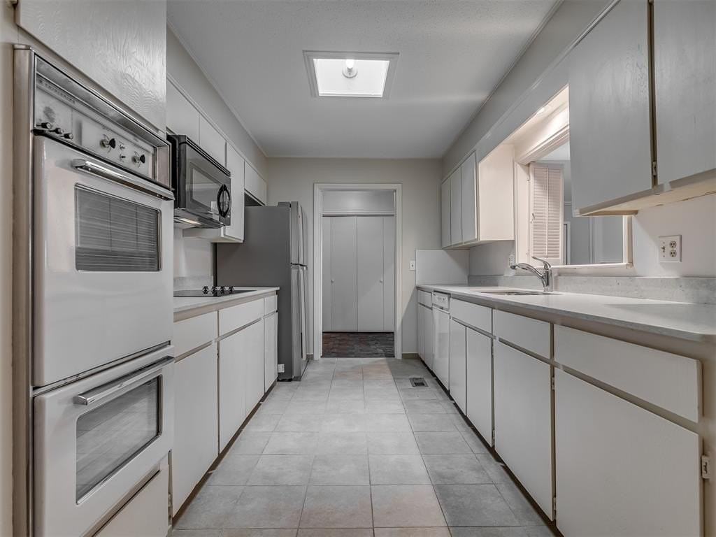 2530 Nw 62nd St - Photo 5 of 26