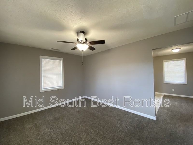 3923 Oakshire St - Photo 6 of 15