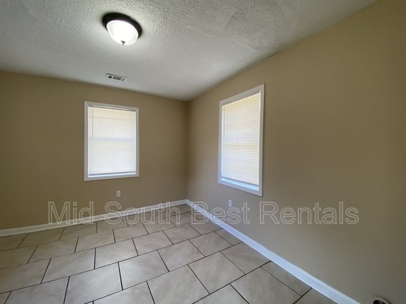 1236 Chickamauga Ave - Photo 5 of 16