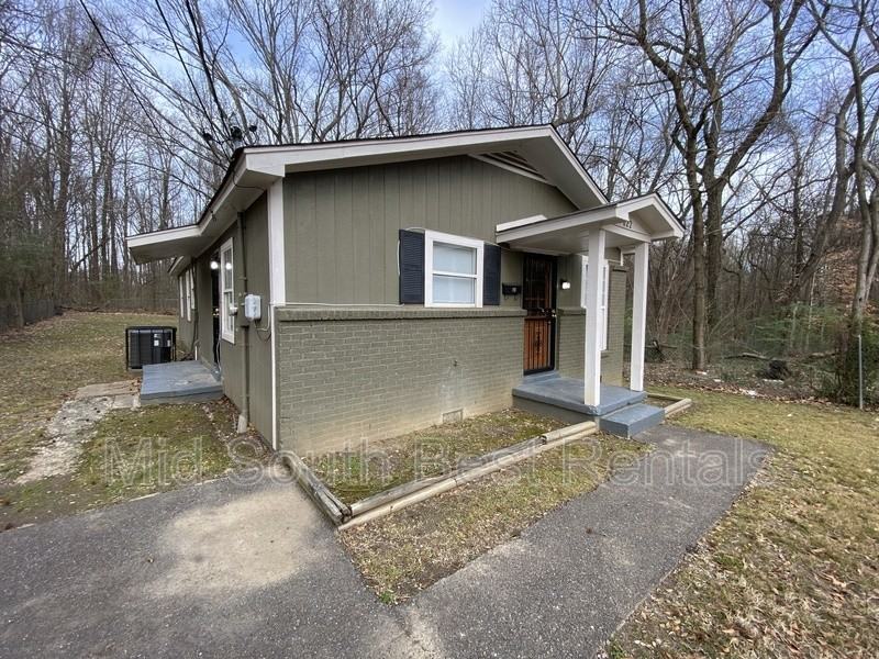 822 Eyers Rd - Photo 2 of 14