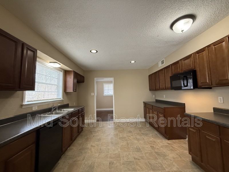 3069 Homewood Dr - Photo 5 of 17