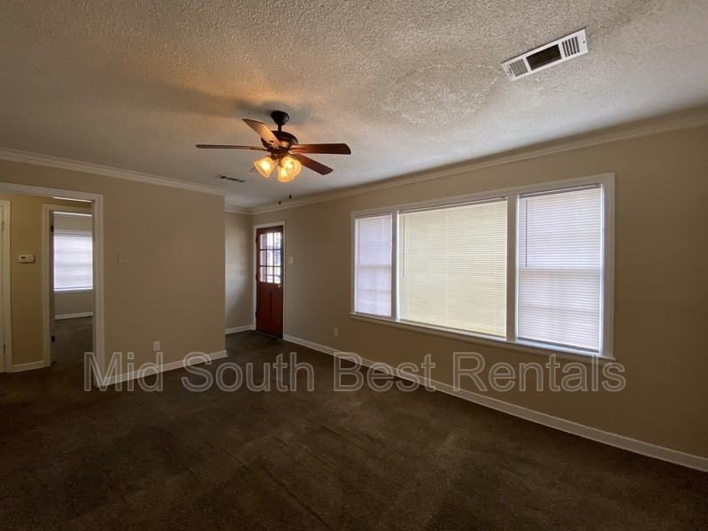 1122 Woodbury St - Photo 2 of 15