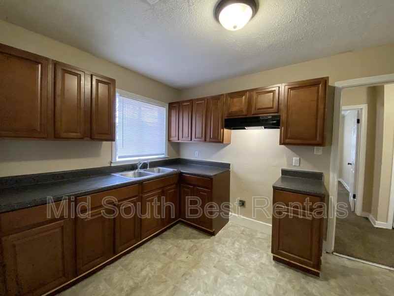 1122 Woodbury St - Photo 3 of 15