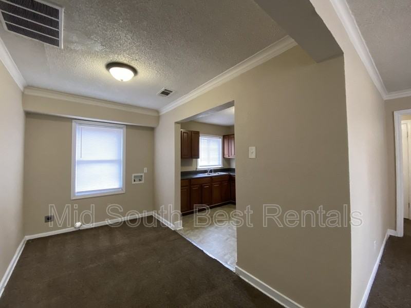 1122 Woodbury St - Photo 4 of 15